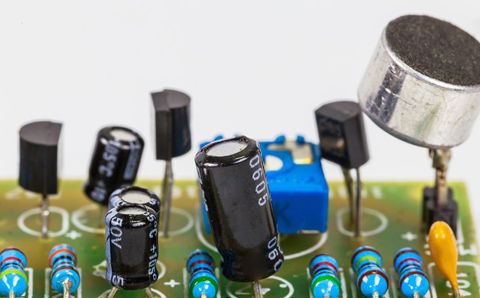無功補償電容器漏油，可以繼續(xù)使用嗎？